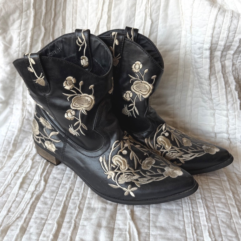 Passions Western Ankle Boots Black Floral Embroidered Pointed Toe Womens 11